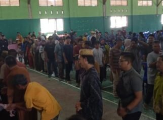 Suasana halal bihalal di Gedung BPU Desa Marah Haloq (Foto: Pro Kutim)